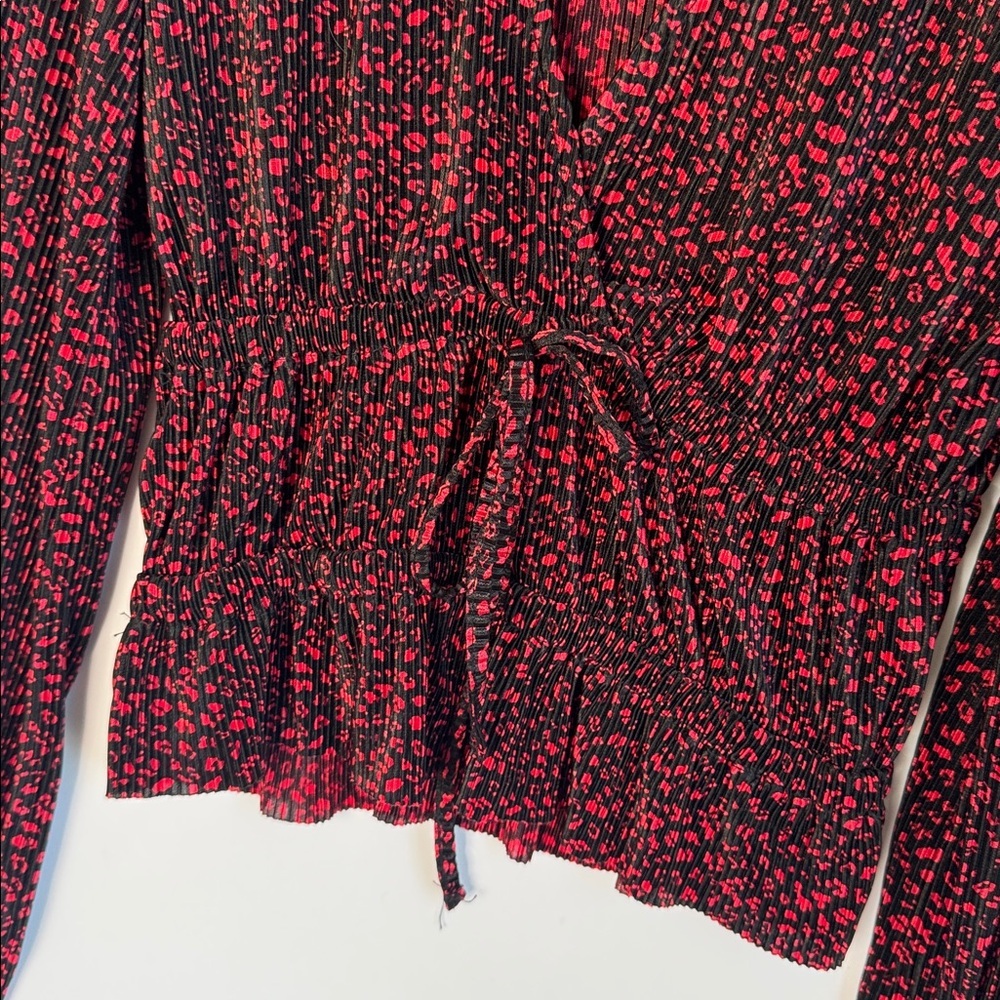 Zara Black and Red Patterned Long Sleeve Crinkle Blouse Size Small